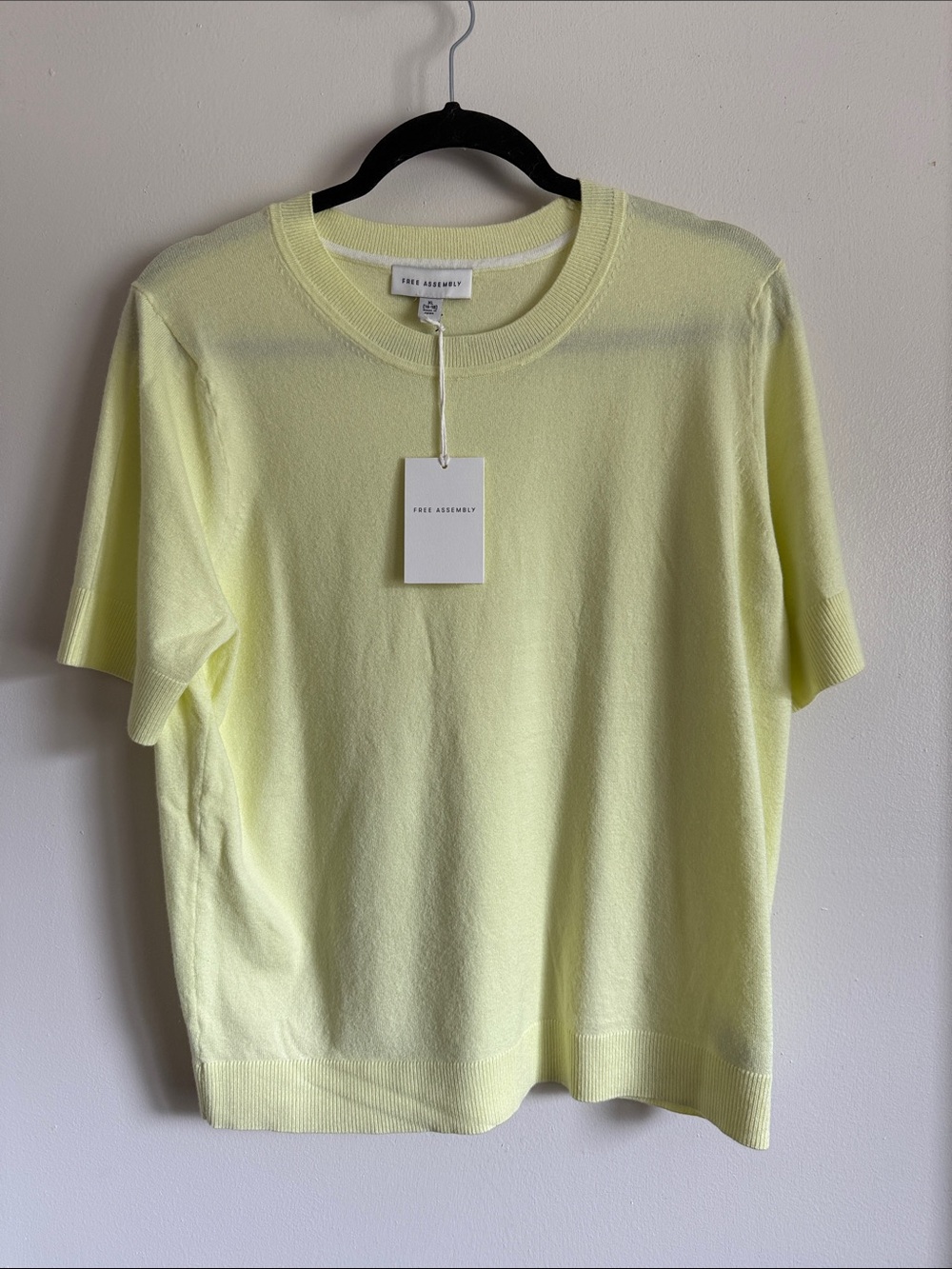NWT Free Assembly Short Sleeved Sweater size XL